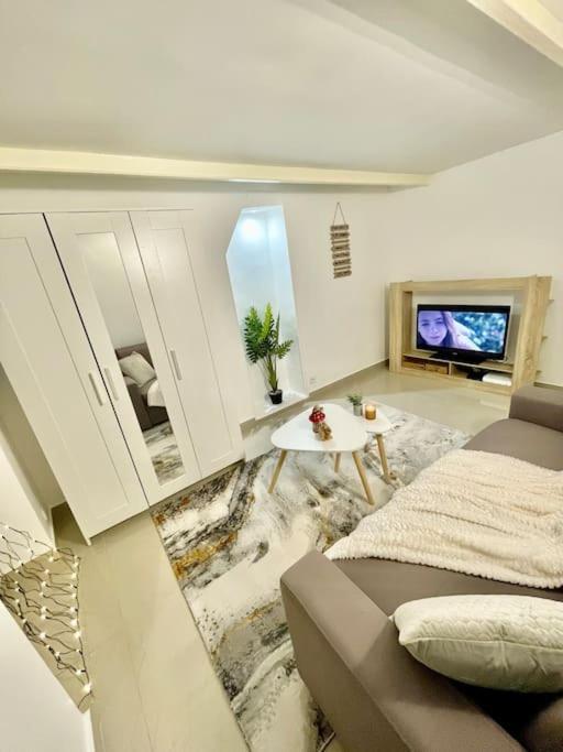 Studio Proche De Paris, Versailles Et La Defense 샤빌 외부 사진